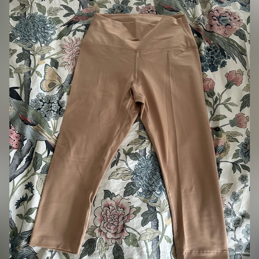 NWOT No Bull tan size medium leggings.
